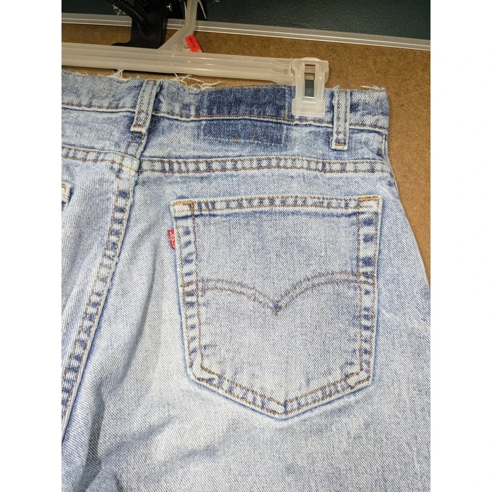 Vintage Levis 560 Loose Fit Tapered Leg Jeans Light Wash Made in USA 32x30